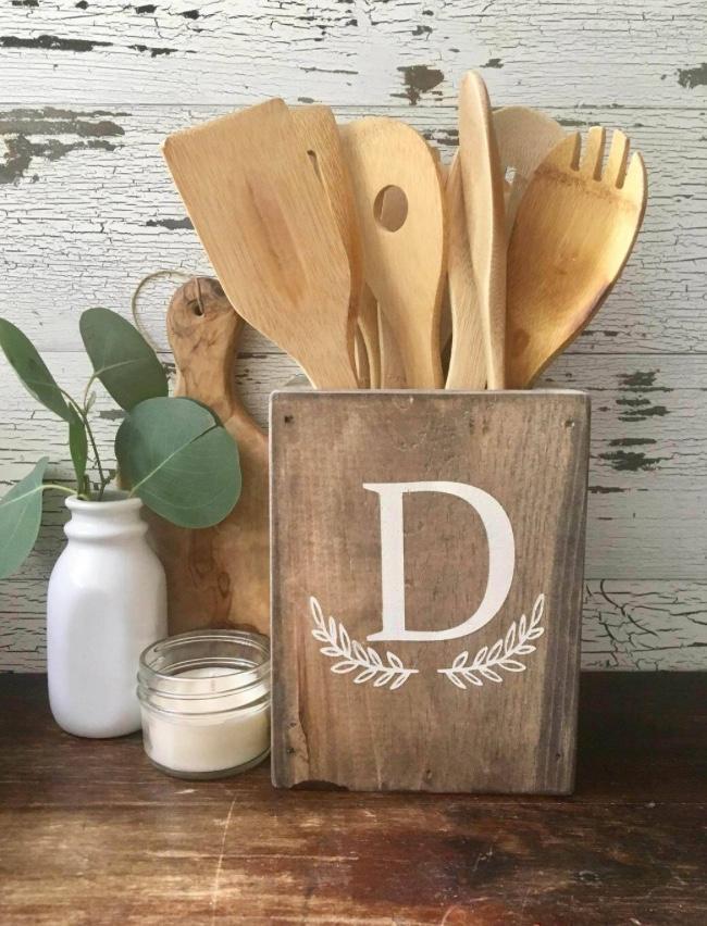 Utensil box